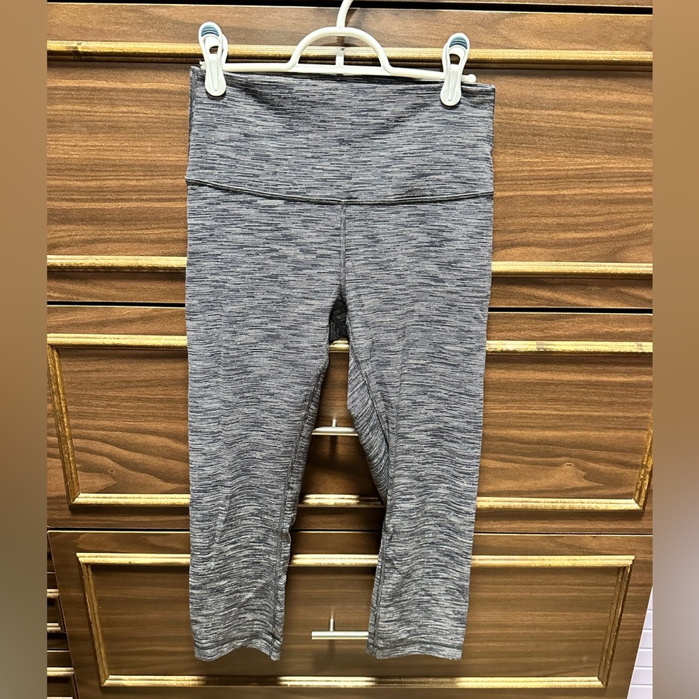 Lululemon Wunder Under HR Crop 21” Size 8